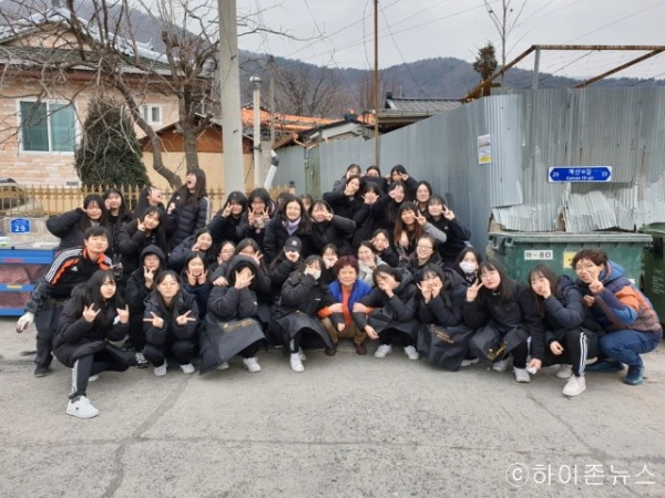 batch_[크기변환]20190131 장성여고, 사랑의 연탄 나눔으로 온기 전해 (2).jpg