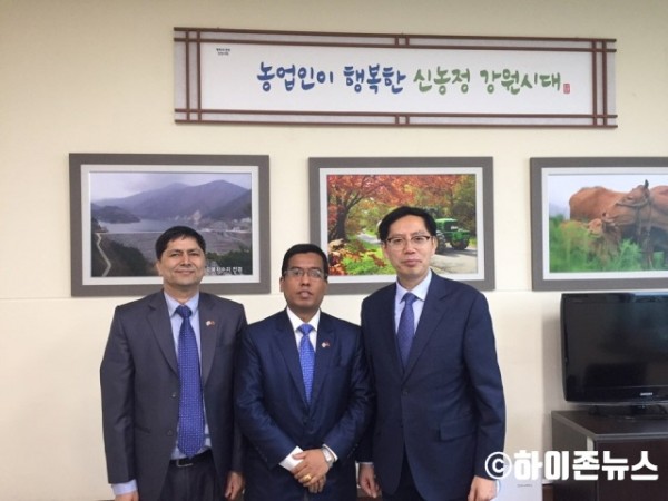 [크기변환]15-1.네팔대사 면담 사진.jpg