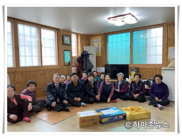 batch_[크기변환]황연동 통장협의회와 주민자치위원회 ,설 맞이 경로당 및 사회복지시설 위문.jpg