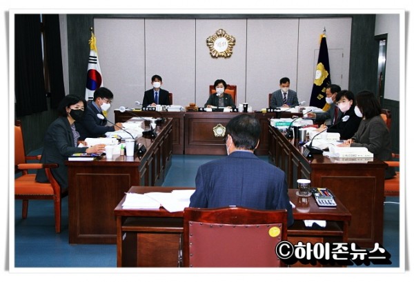 ahihi제266회 정례회 제2차 행정사무감사특별위원회.JPG