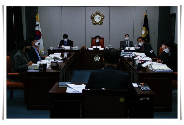 ahihi221212_제266회 정례회 제8차 예산결산특별위원회.JPG