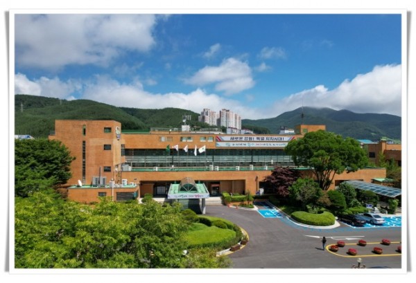 01hi2,3,4 태백시청 전경(전기차 충전시설 현장점검, 불법광고물 일제정비실시, 노후 경유차 조기폐차 지원사업) (1).JPG