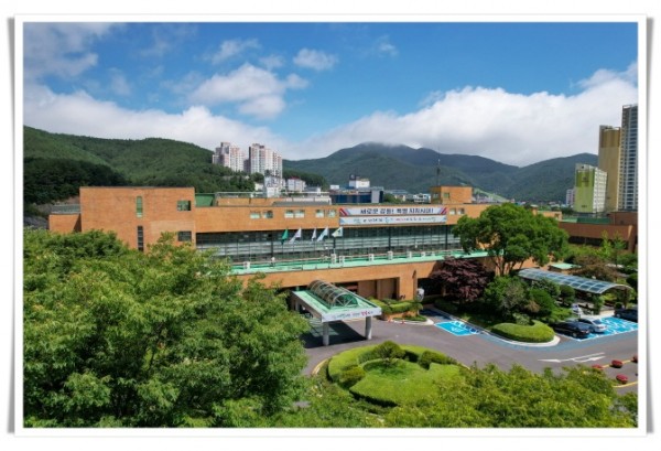 11cdhi1 2. 태백시청전경 (추석맞이 국가보훈단체 및 보훈가족 위문  27회 노인의 날 기념 경로잔치 개최) (2).JPG