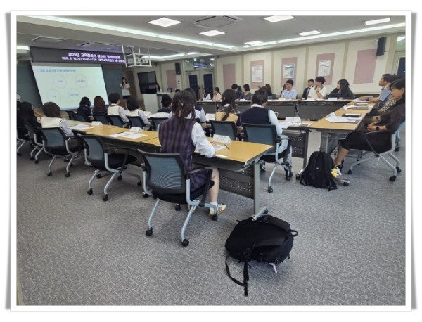 rehi[0618]2.사진자료(태백 교육 정책, 청소년이 제안하고 교육장이 듣다)(1).jpg