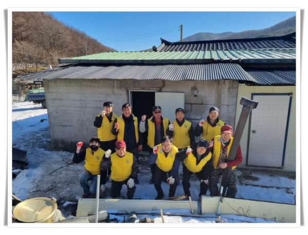 11인6. 태백산봉사단, 문곡소도동 주거취약계층 집수리 봉사활동 전개 (2).jpeg