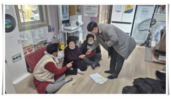 hi114. 태백시 구문소동 행정복지센터, 찾아가는 교통복지카드 배부 서비스 운영 (1).jpg